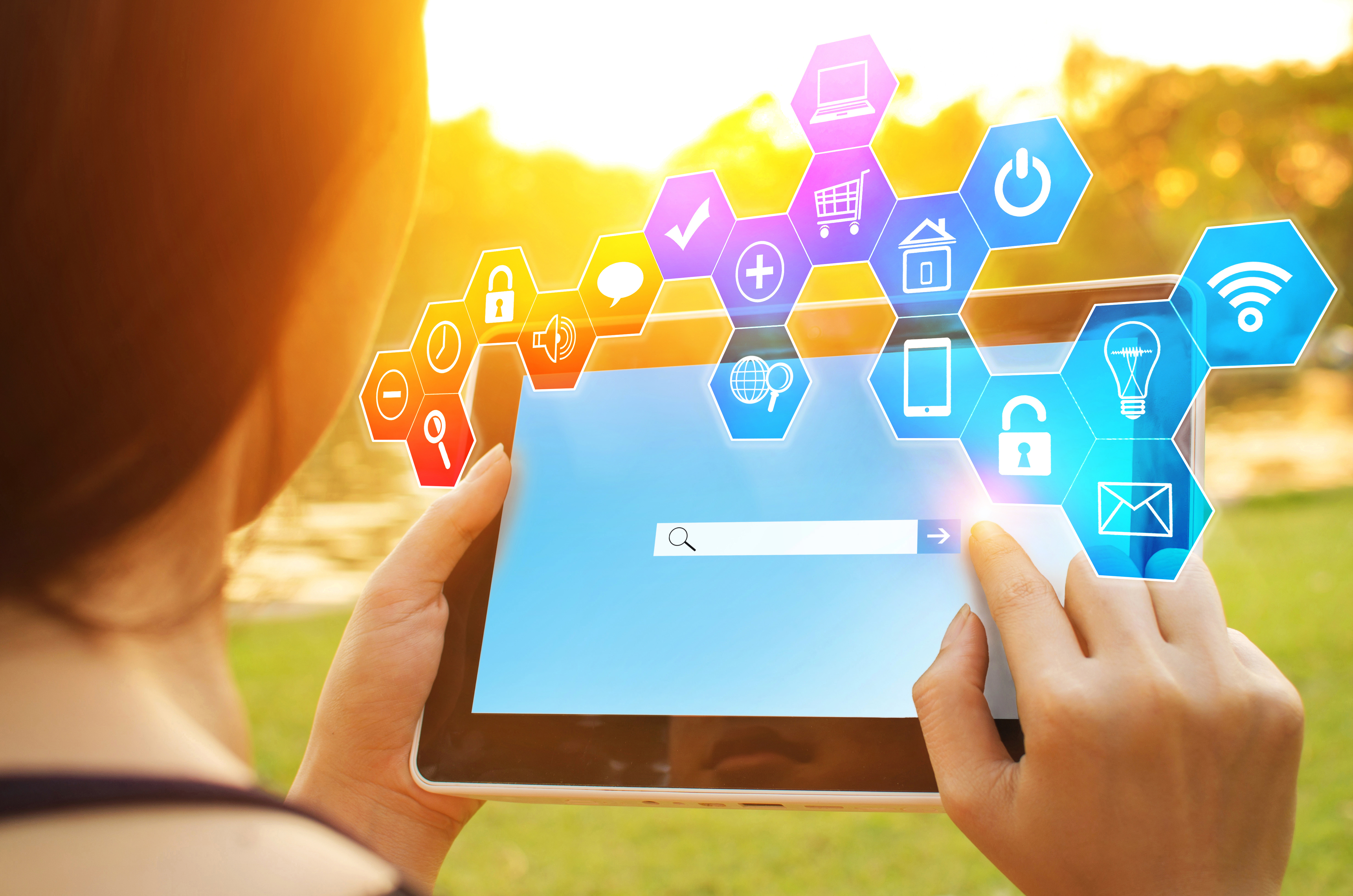 Digital approach. Руки держат планшет. Цифровые решения картинки. Цифровая экосистема. Инфографика человек держит планшет.